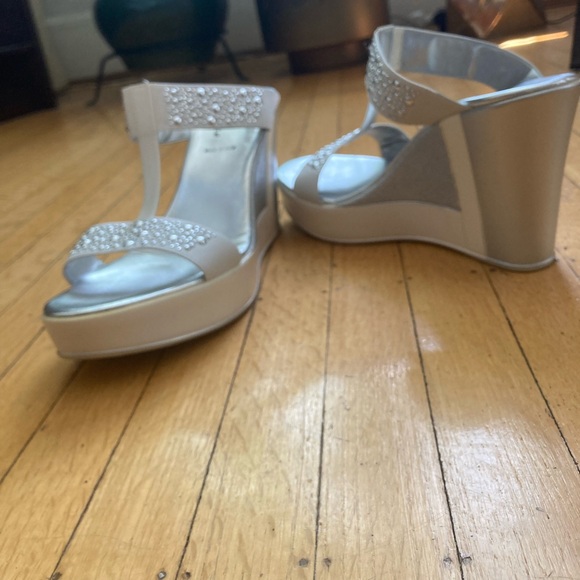 Browns wedge silver & cream sandals never worn outside made in Italy - Picture 3 of 11